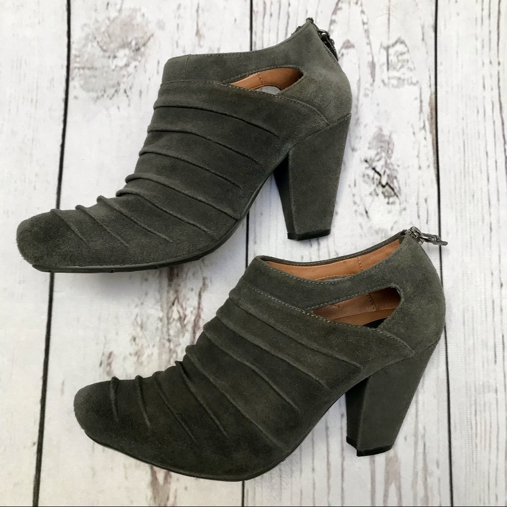 EARTHIES Barina Grey Suede Booties SZ 7.5